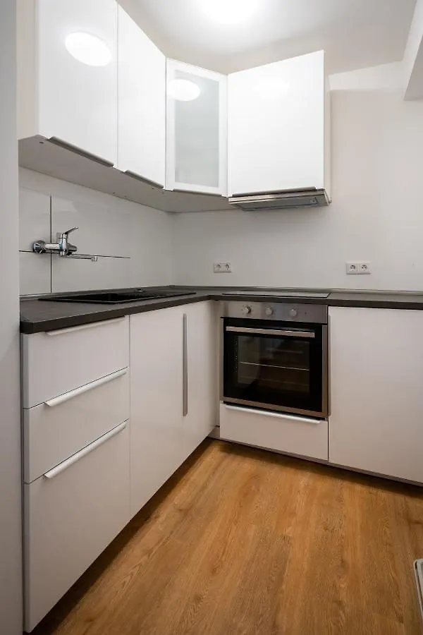Old Town Apartment 2 Rooms/Baths Düsseldorf