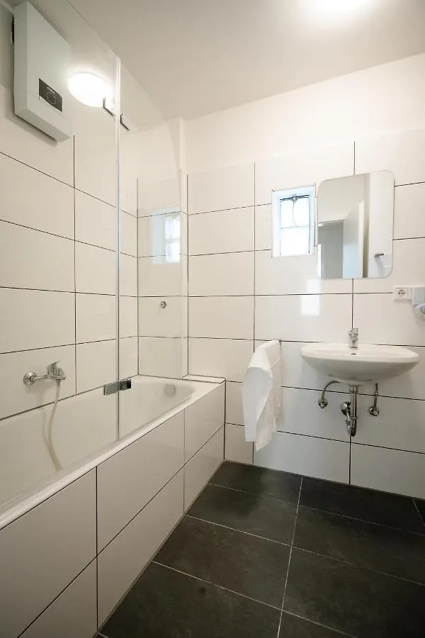 Old Town Apartment 2 Rooms/Baths Düsseldorf Duitsland